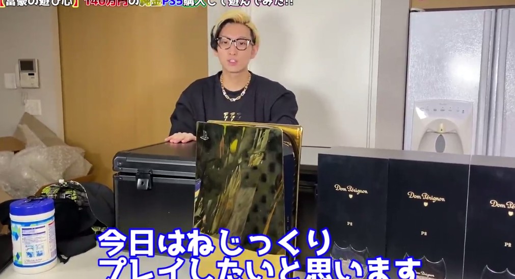 “不差錢”級島國網(wǎng)紅HIKARU純金PS5開箱 全球限量