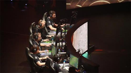 五人抓Faker又如何？SKT首戰告捷，G2痛失好局