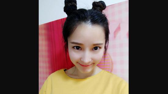 最強大腦美女助手播王者榮耀 觀眾直呼最美女打野