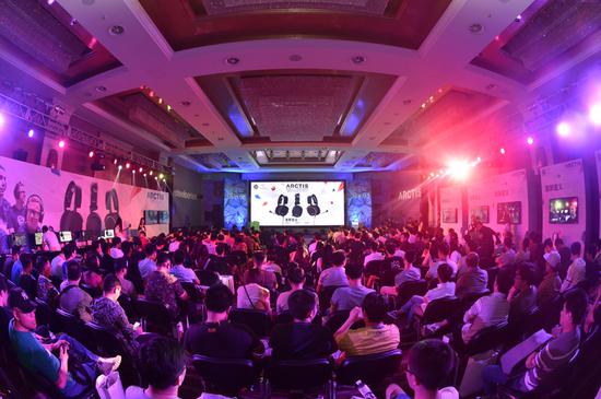 寒冰耳機驚艷全場！賽睿&京東舉辦戰略合作發布會