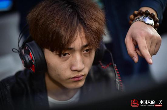 首批電競專業學生日常：每天訓練11小時