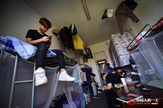 首批電競專業學生日常：每天訓練11小時