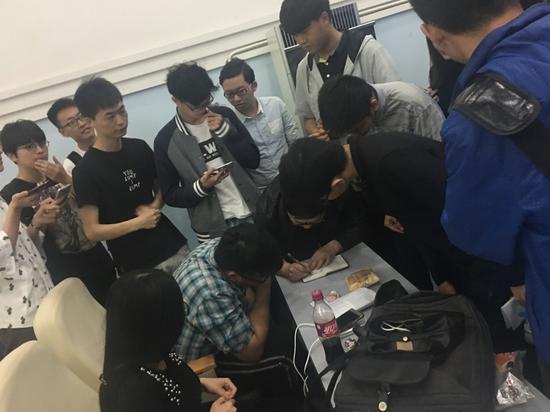 厲害了藍煙！觸手主播空降上海交大講述電競人生