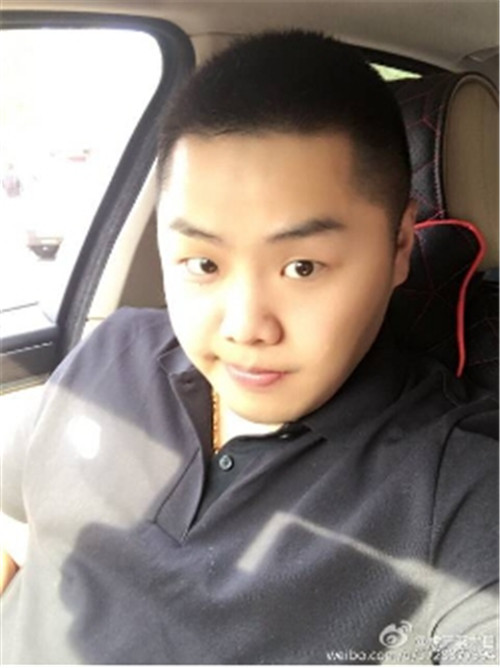 王者榮耀男主播直播痛哭流涕 30萬觀眾竟陪哭