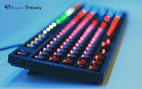 Akko X Ducky One 7-11限定版混燈混軸機械鍵盤