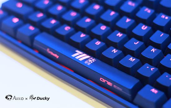 Akko X Ducky One 7-11限定版混燈混軸機械鍵盤
