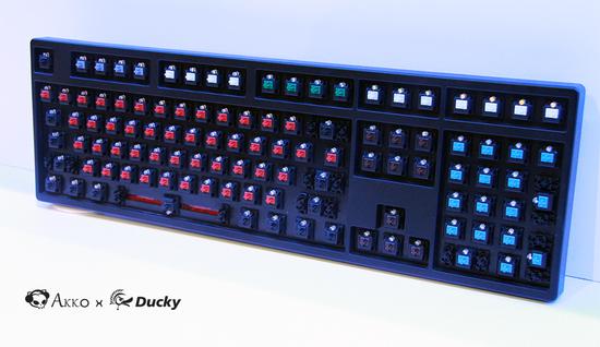 Akko X Ducky One 7-11限定版混燈混軸機械鍵盤