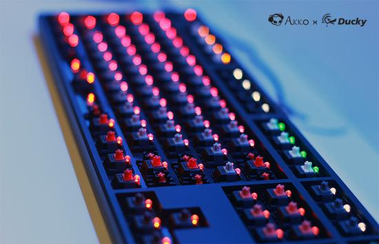 Akko X Ducky One 7-11限定版混燈混軸機械鍵盤