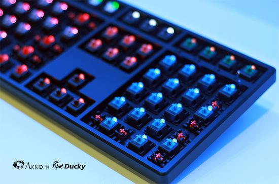 Akko X Ducky One 7-11限定版混燈混軸機械鍵盤