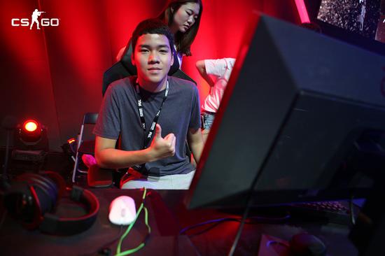 Signature Gaming的泰國小哥，為自己豎起大拇指！