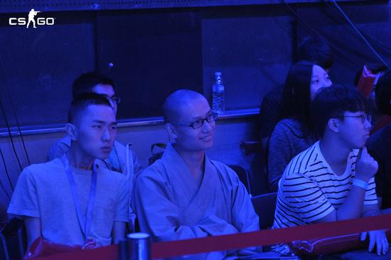 大師也在暗中觀察學習研究