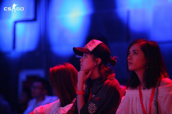 VC&VM姐妹來到現場為中國隊加油