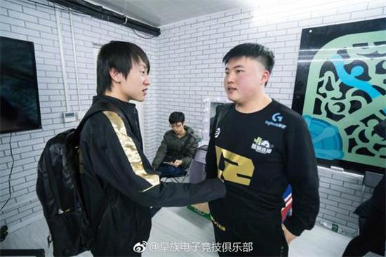 LPL夏季賽首日前瞻：Uzi能否上場仍是懸念