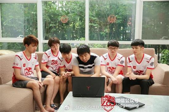 LPL夏季賽首日前瞻：Uzi能否上場仍是懸念