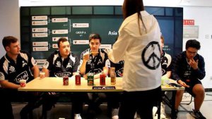 CSGO亞洲Minor非正常花絮：辣條烤鴨美滋滋