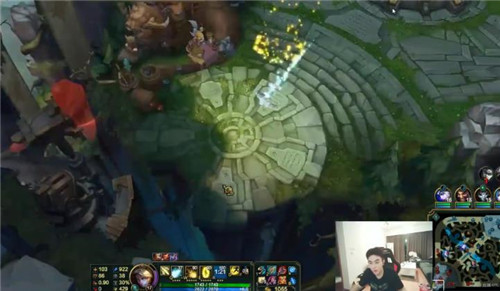 虎牙直播蛇哥EZ的大招流有多強？滿血VN慘死家中