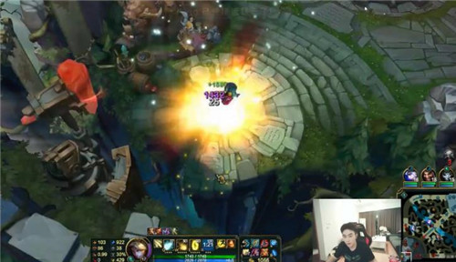 虎牙直播蛇哥EZ的大招流有多強？滿血VN慘死家中