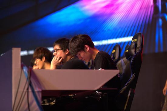 英特爾大師挑戰賽 IG戰隊再迎硬件挑戰