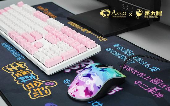 Akko X 是大腿發布主播真會玩聯名迷彩鼠標墊