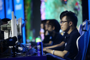 哈啤電競軍團(tuán)各路電競明星與水友一起開黑，齊歡樂