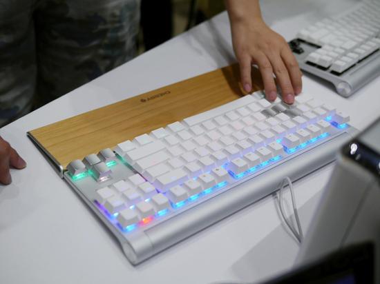 嘗一口櫻桃越來(lái)越容易 CHERRY 2017新品發(fā)布會(huì)