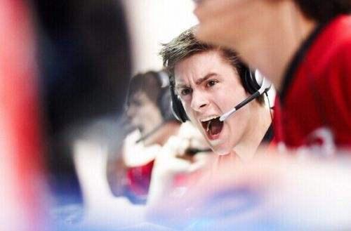 你在為誰而歡呼？電競比賽為何能帶動情緒