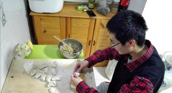 “玩”出4億播放量 天才少年主播奇怪君入駐觸手