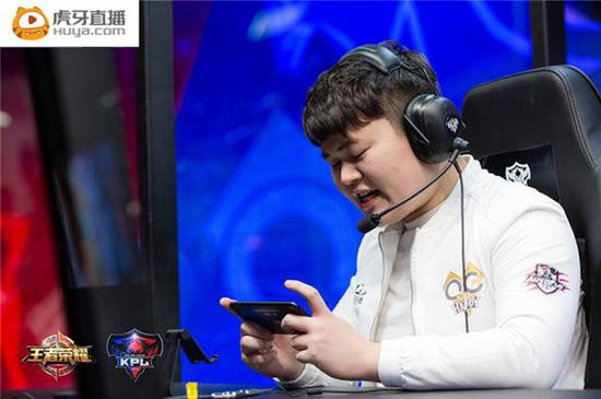 虎牙直播QGHAPPY連勝的秘訣 英雄選擇告訴你答案