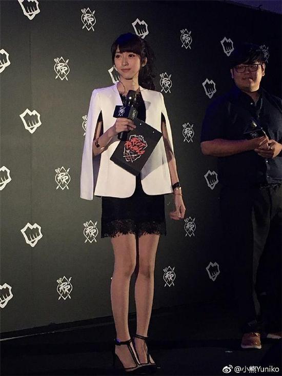 長相甜美！LOL洲際賽最美女主持魅力十足