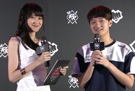 長相甜美！LOL洲際賽最美女主持魅力十足