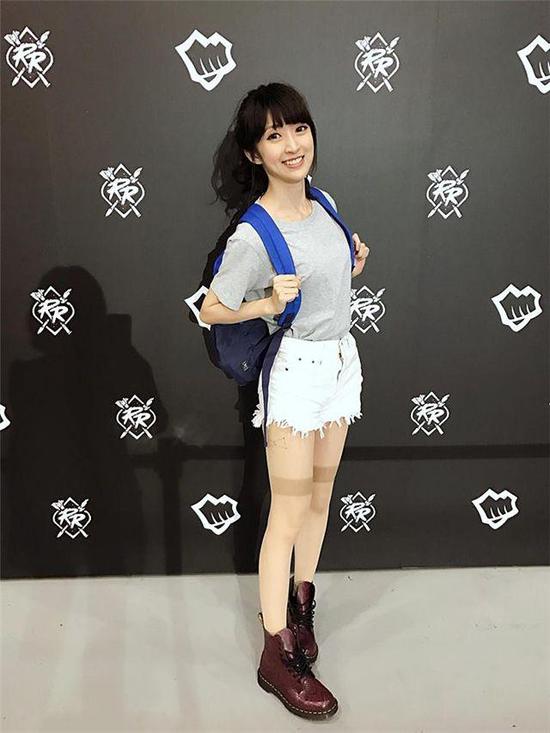 長相甜美！LOL洲際賽最美女主持魅力十足