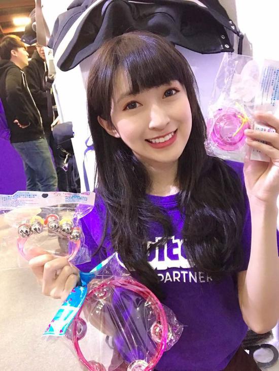 長相甜美！LOL洲際賽最美女主持魅力十足