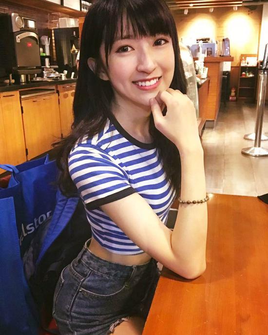 長相甜美！LOL洲際賽最美女主持魅力十足