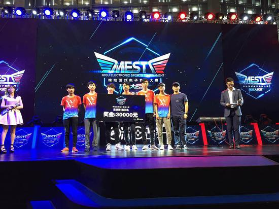 季軍：輝耀戰隊