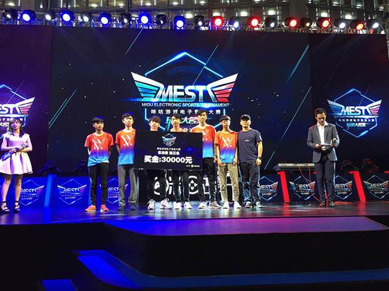 季軍：輝耀戰隊