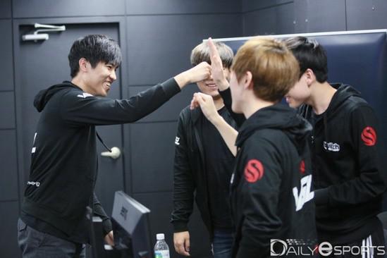 火貓獨(dú)播星際二VSL：輸本又雙叒叕奪亞了！