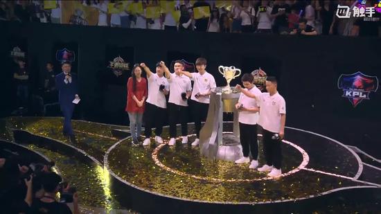 觸手直播帶你看KPL豪強大戰 QG4：0零封AG奪冠