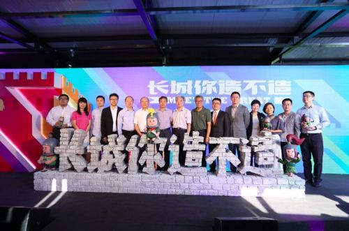 1987年,長(zhǎng)城被聯(lián)合國(guó)教科文組織列入《世界遺產(chǎn)名錄》,是我國(guó)首批入選的世界遺產(chǎn)之一。她是世界的奇觀,更是中國(guó)的符號(hào)。她橫跨我國(guó)多個(gè)省市的沃土,穿透兩千多年歷史;她至今巍然屹立,卻難免傷痕累累。