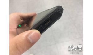 《戰狼2》同款手機發布:可漂浮 無信號也能發短