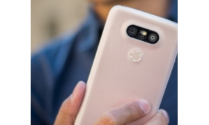 十年市值超1200億港幣 這家“手機雙攝像頭”的公