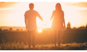 異性情侶牽手竟然可以同步腦波 甚至緩解疼痛