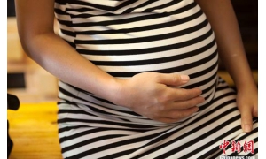 德國和荷蘭研究發現:女性生孩子越多,牙齒掉