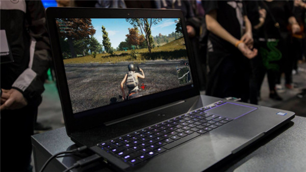 雷蛇靈刃出擊,讓韋神和4AM戰(zhàn)隊(duì)陪你吃雞!