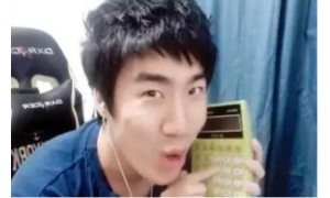 騷男中單洛慘遭老劍圣制裁,全靠隊友老劍魔續