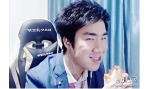 RNG奪冠,騷男無心直播,心心念念問了觀眾無數