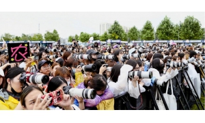 佳能大白兔記錄錦鯉發功,王鶴潤大方劇透《延