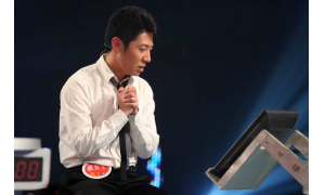 撒貝寧采訪電競初中生,一場比賽六十萬,二十