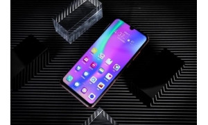 幻彩漸變讓青春更時尚 榮耀10青春版強勢發布性