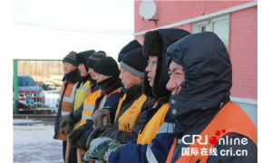 在風雪中堅守更顯鐵路人的擔當