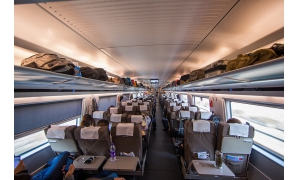 熊孩子車廂并非長久之計,解決需從教育入手